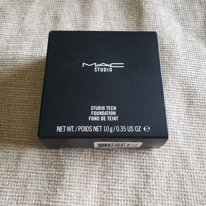 MAC Studio Tech Foundation NW50